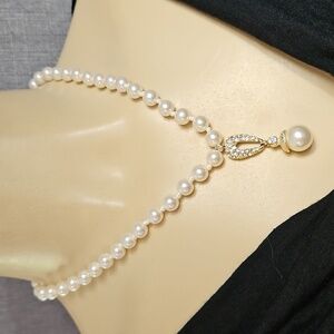 GOLDTONE FAUX PEARL NECKLACE WITH FAUX PEARL PENDANT